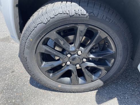 Used 2019 Jeep Grand Cherokee Altitude AWD/4WD image 27
