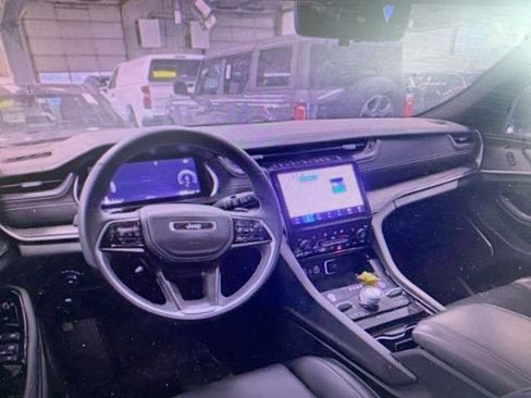 Used 2023 Jeep Grand Cherokee L Overland w/ Luxury Tech Group IV image 9