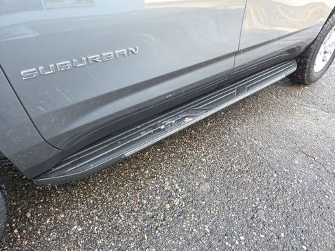 Used 2022 Chevrolet Suburban LT image 27