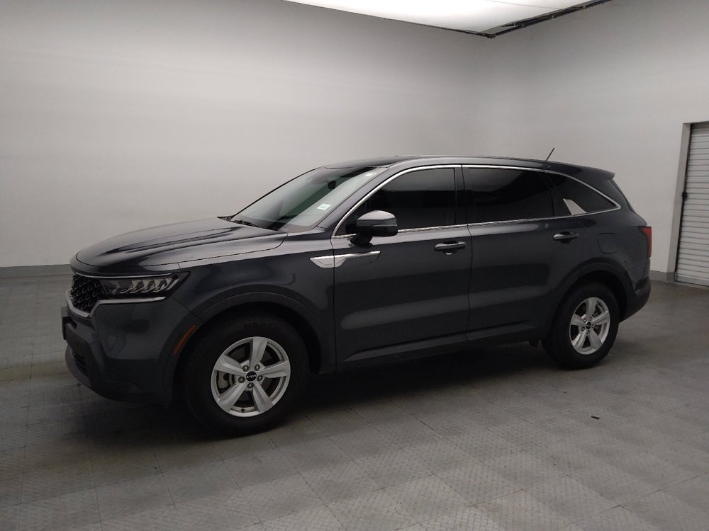 Used 2023 Kia Sorento LX FWD image 2
