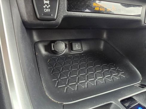 Used 2022 Toyota RAV4 LE AWD/4WD image 24