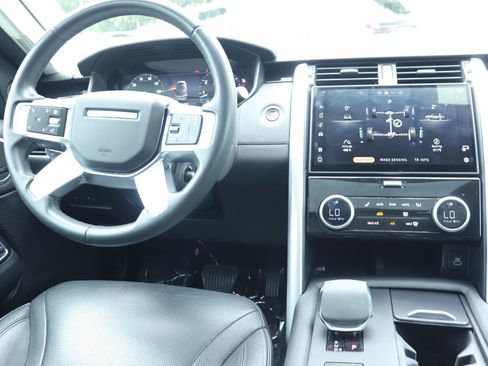Used 2024 Land Rover Discovery S AWD/4WD image 28