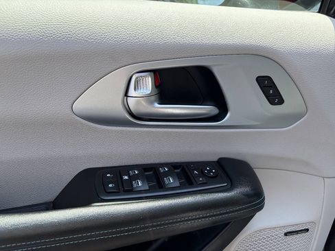 Used 2020 Chrysler Pacifica Limited FWD image 15