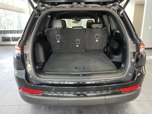Used 2024 Jeep Grand Cherokee Altitude AWD/4WD image 57