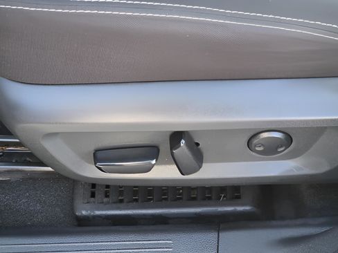 Used 2022 Nissan Rogue SV image 15