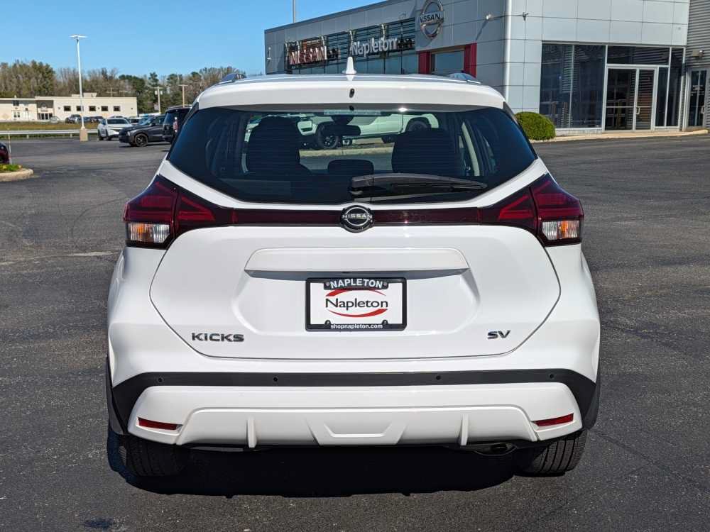 Used 2023 Nissan Kicks SV FWD image 6