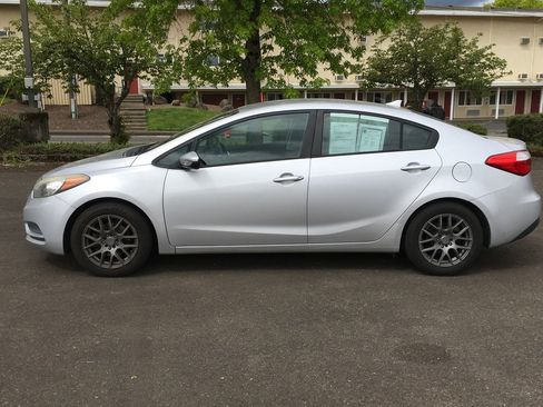 Used 2016 Kia Forte LX w/ LX Popular Plus Package FWD image 3