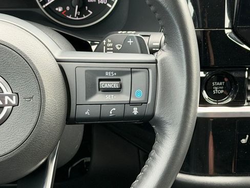 Used 2025 Nissan Pathfinder SV FWD image 29