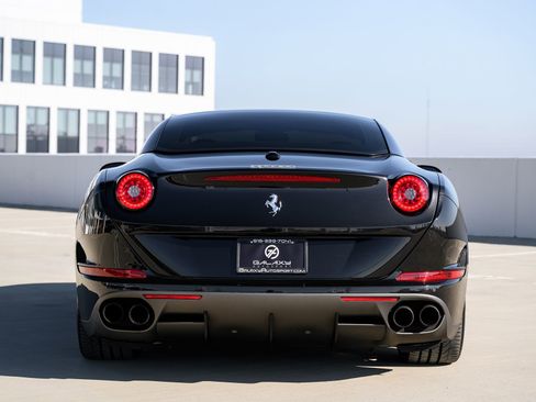 Used 2017 Ferrari California T image 25