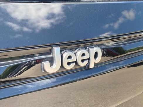 Used 2023 Jeep Grand Cherokee Summit AWD/4WD image 32