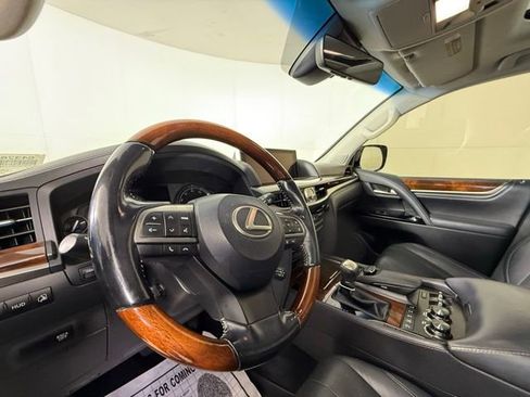 Used 2017 Lexus LX 570 4WD image 9