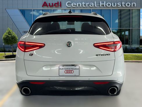 Used 2021 Alfa Romeo Stelvio Sprint w/ Nero Edizione image 10