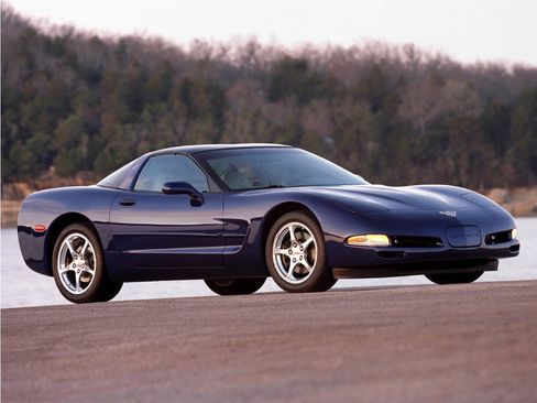Used 2004 Chevrolet Corvette Coupe w/ Roof Package RWD image 1