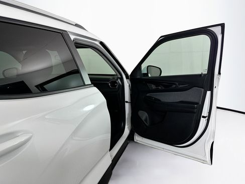 Used 2025 Chevrolet TrailBlazer LT AWD/4WD image 30