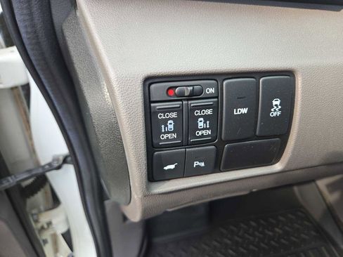 Used 2014 Honda Odyssey Touring image 17