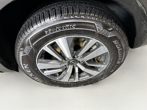 Used 2023 Nissan Pathfinder SL image 11