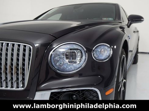 Used 2024 Bentley Flying Spur V8 image 42