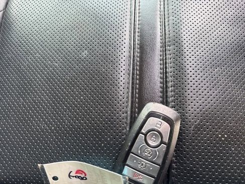 Used 2019 Ford Expedition Platinum image 10