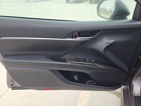 Used 2023 Toyota Camry SE image 13