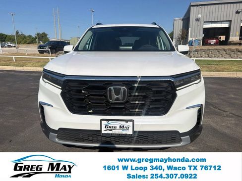 Used 2025 Honda Pilot Touring image 9