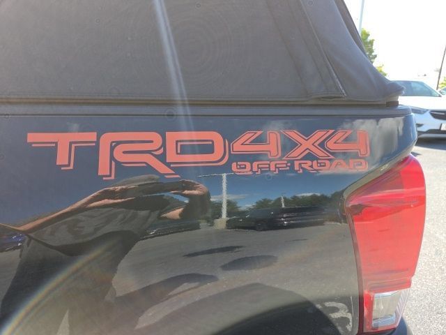 Used 2016 Toyota Tacoma TRD Off-Road AWD/4WD image 24