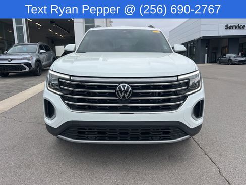 Used 2025 Volkswagen Atlas SE w/ Panoramic Sunroof Package image 2