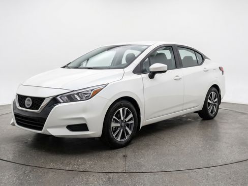 Used 2025 Nissan Versa SV FWD image 3