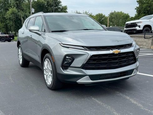 Used 2024 Chevrolet Blazer LT FWD image 2