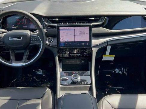 Used 2023 Jeep Grand Cherokee 4WD 4xe image 11