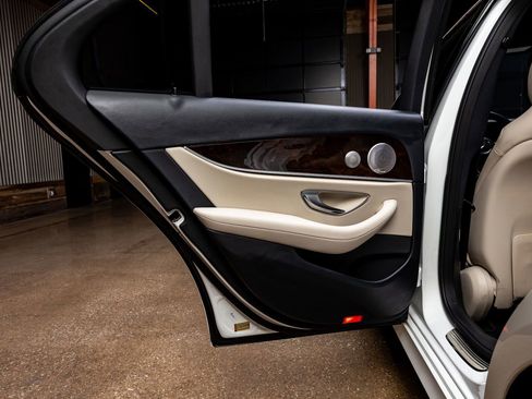 Used 2021 Mercedes-Benz E 450 4MATIC Sedan image 33