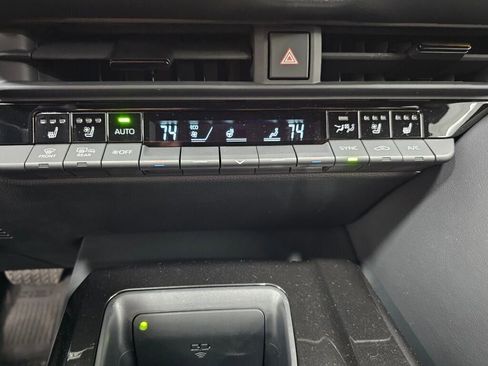 Used 2025 Toyota Crown Signia AWD/4WD image 23