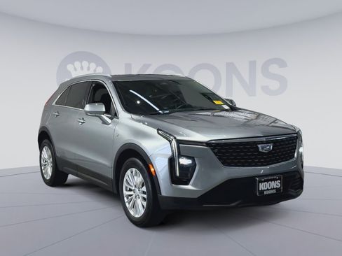 Used 2024 Cadillac XT4 Luxury w/ Cold Weather Package AWD/4WD image 5