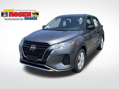 New 2025 Nissan Kicks Play S