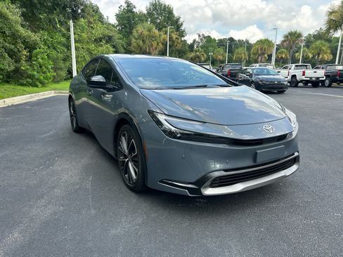 Used 2026 Toyota Prius XLE FWD image 5