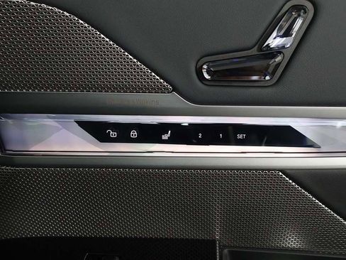 Used 2025 BMW 740i xDrive image 35
