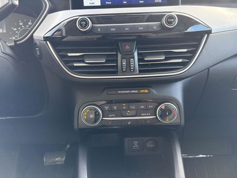 Used 2022 Ford Escape SE w/ Cold Weather Package image 15