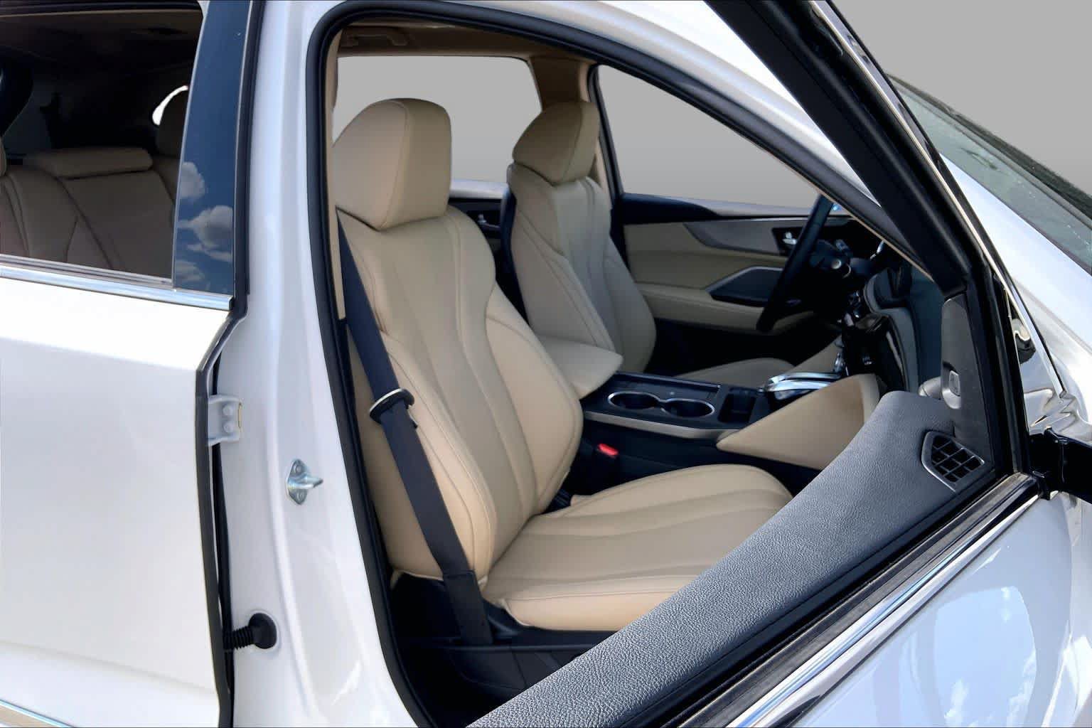 Used 2025 Acura MDX SH-AWD image 9