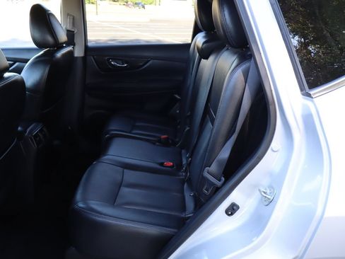 Used 2018 Nissan Rogue SL FWD image 20