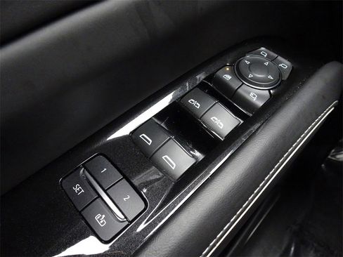 Certified 2023 Cadillac Escalade ESV Sport Platinum w/ LPO, ONYX Package image 23