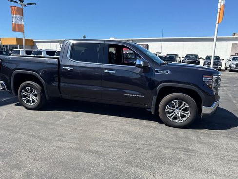 Used 2025 GMC Sierra 1500 SLT AWD/4WD image 11