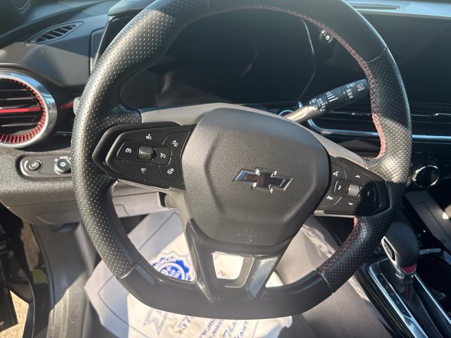 Used 2024 Chevrolet Trax RS w/ Sunroof Package FWD image 14