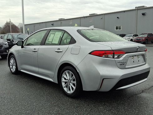 Used 2022 Toyota Corolla LE image 5
