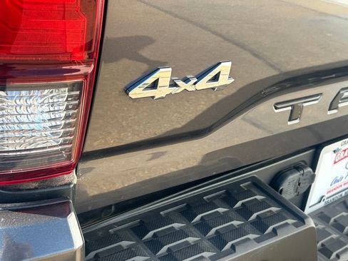 Used 2022 Toyota Tacoma SR image 31