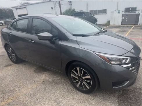 Used 2025 Nissan Versa SV image 2