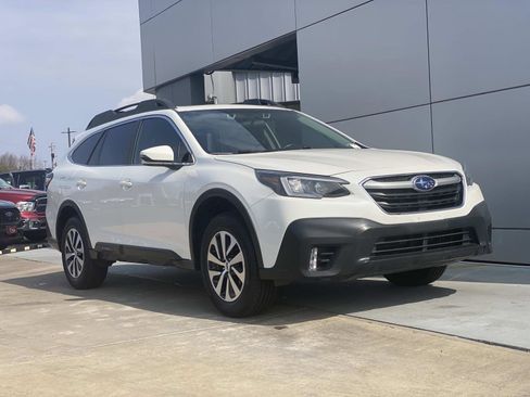 Used 2021 Subaru Outback Premium image 2