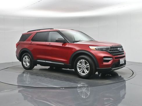 Used 2020 Ford Explorer XLT w/ Equipment Group 202A image 32