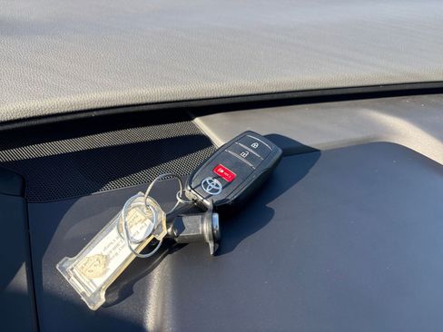 Used 2025 Toyota Prius LE image 21