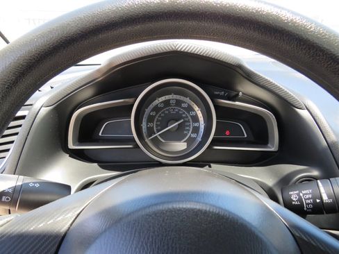 Used 2015 MAZDA MAZDA3 i SV FWD image 16