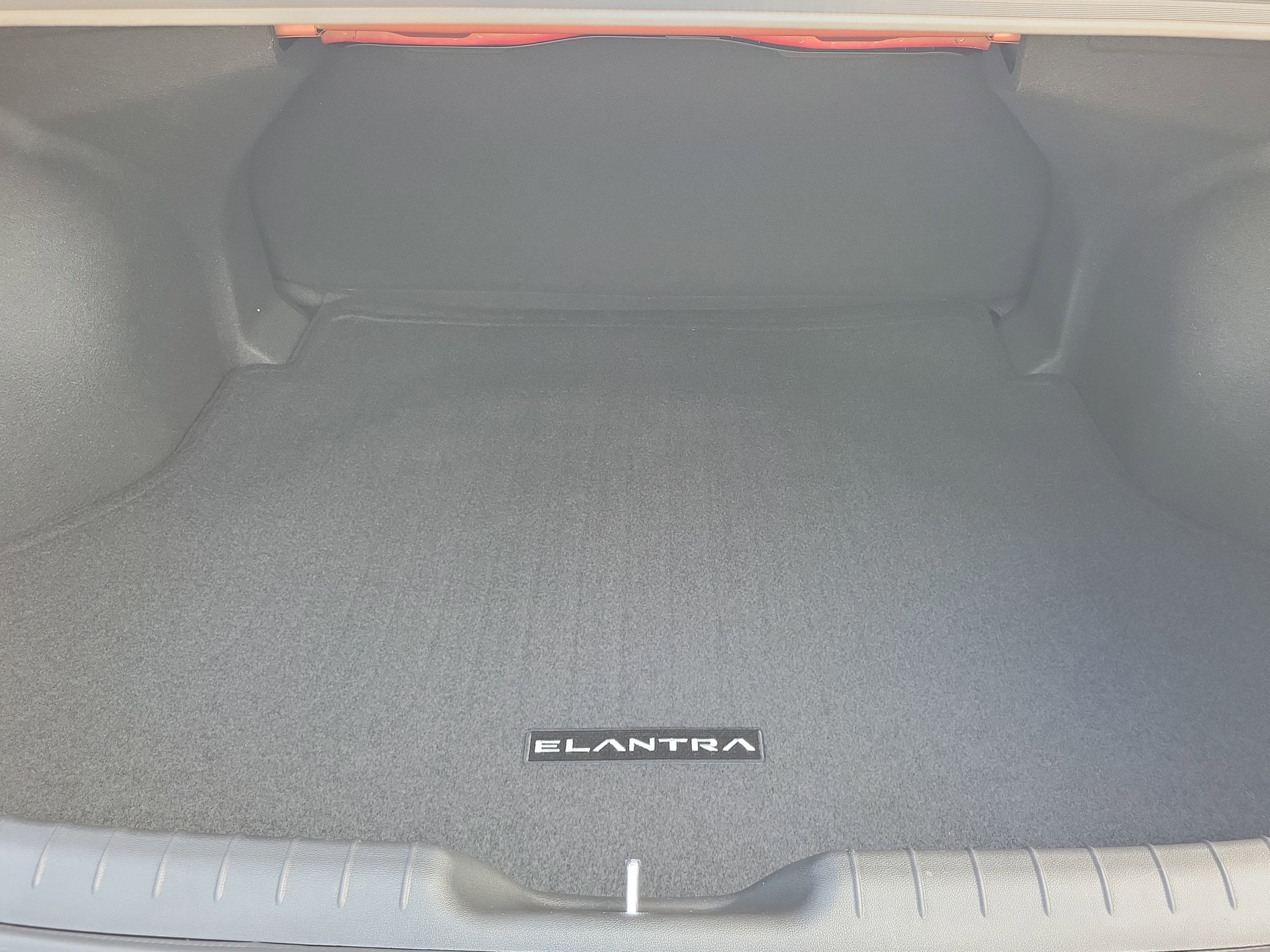 Certified 2026 Hyundai Elantra SE FWD image 28