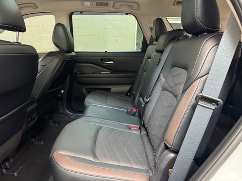 Used 2023 Nissan Pathfinder Platinum w/ Cargo Package image 16